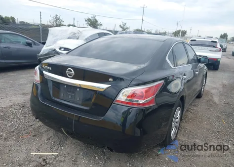 2015 Nissan Altima 2.5 S z USA, uszkodzony, nr VIN 1N4AL3AP4FC283895
